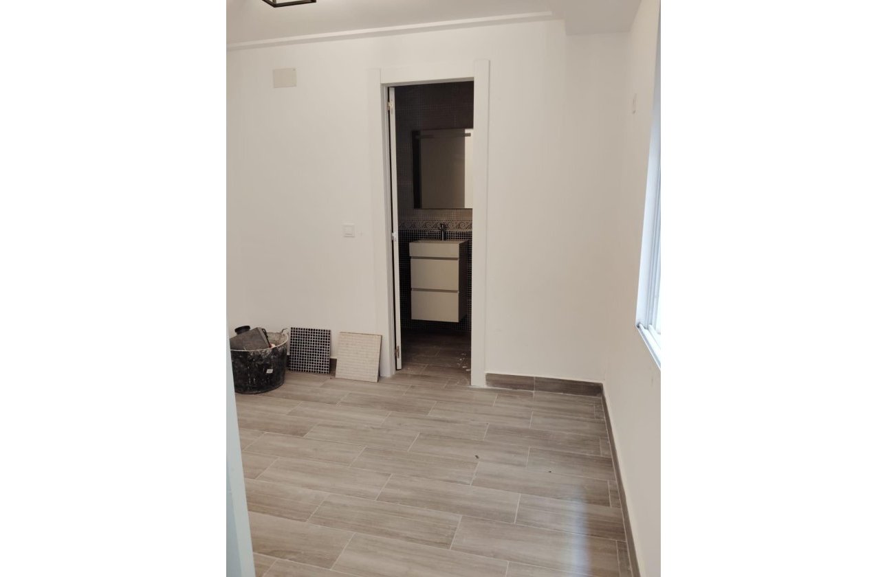 Resale - Apartment -
Torrevieja - Centro