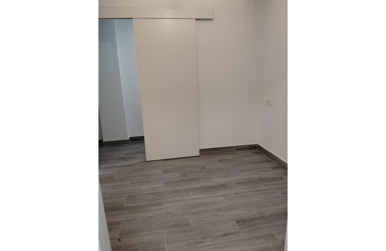 Resale - Apartment -
Torrevieja - Centro