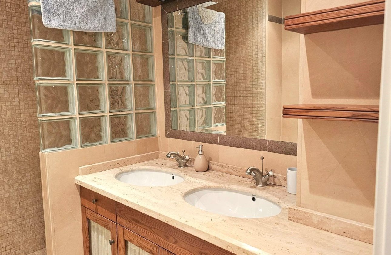 Resale - Apartment -
Torrevieja - Centro