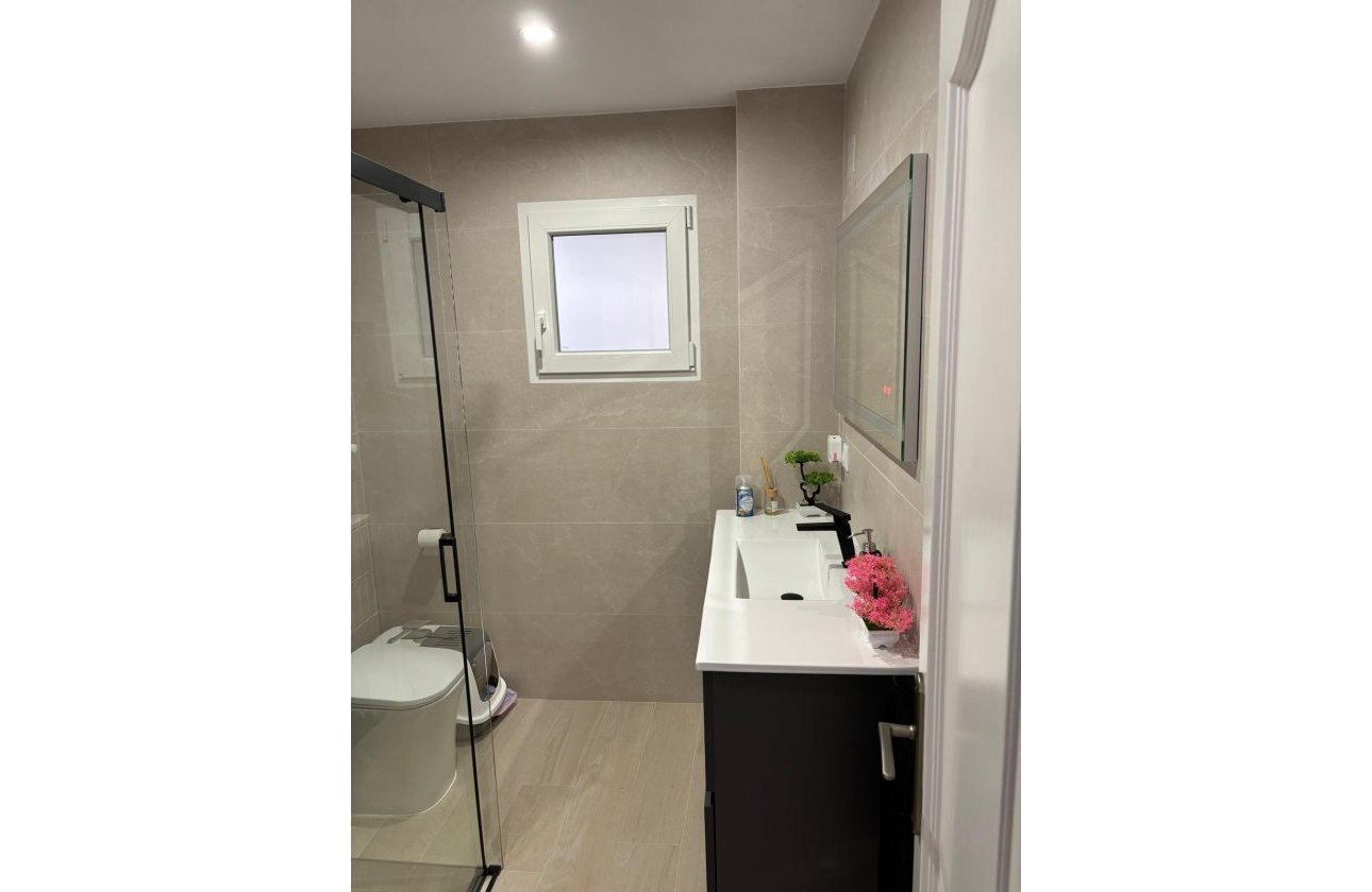 Resale - Apartment -
Torrevieja - Centro