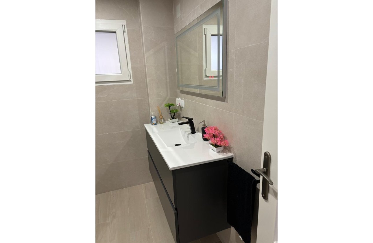 Resale - Apartment -
Torrevieja - Centro