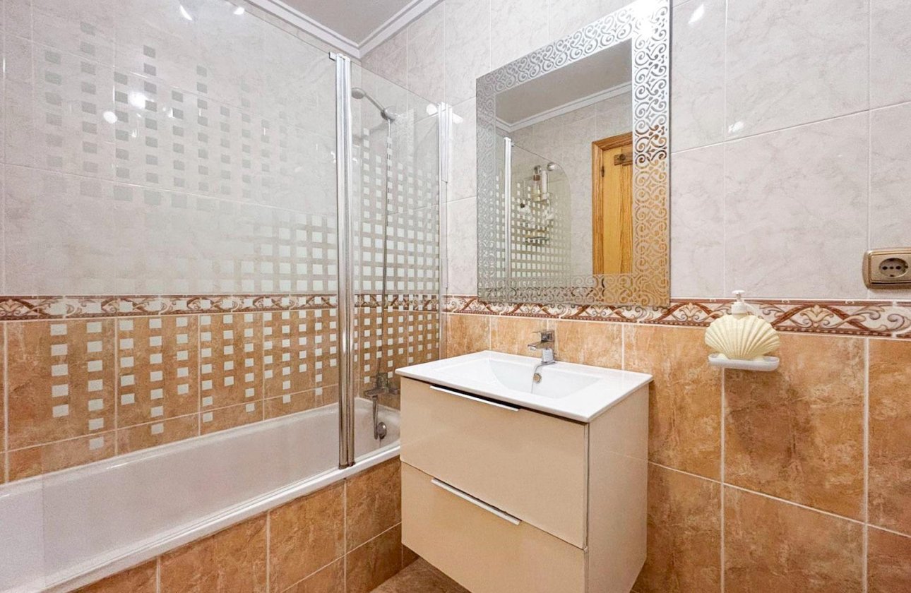 Resale - Apartment -
Torrevieja - Centro