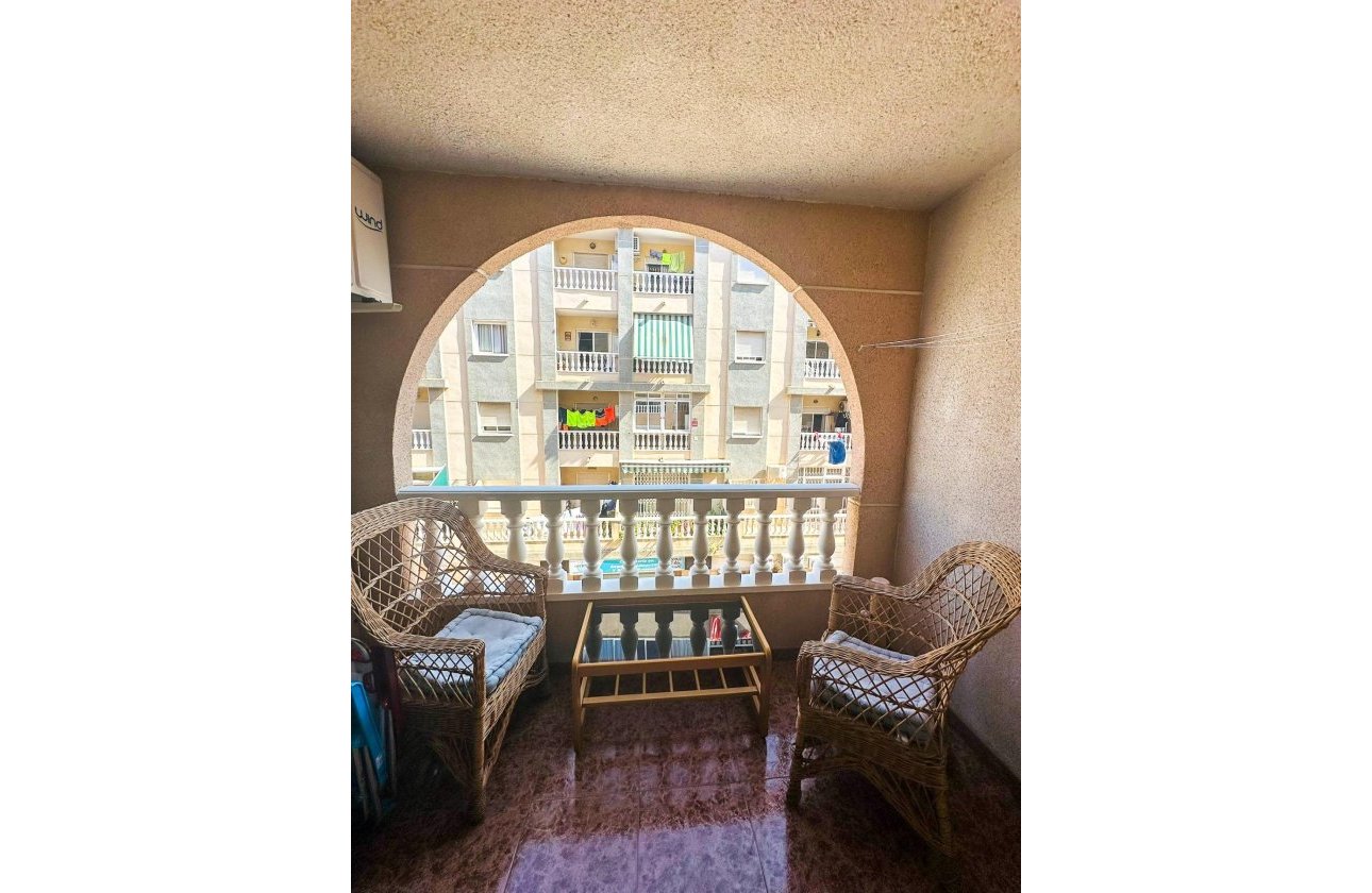 Resale - Apartment -
Torrevieja - Centro