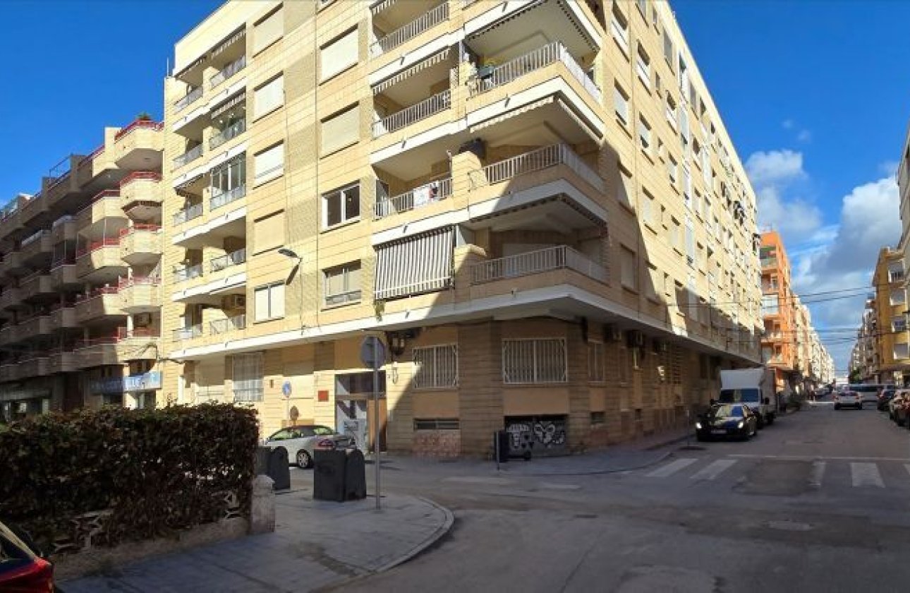 Resale - Apartment -
Torrevieja - Centro