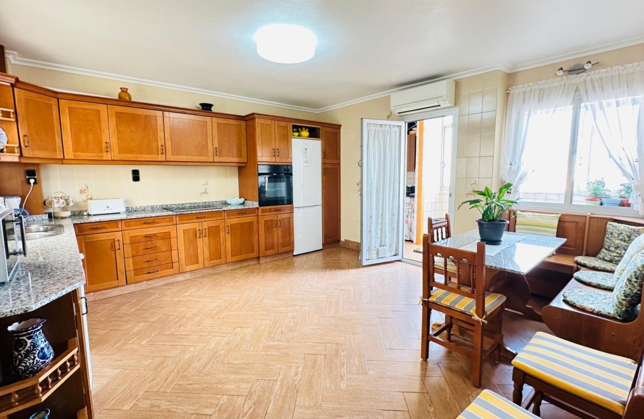 Resale - Apartment -
Torrevieja - Centro