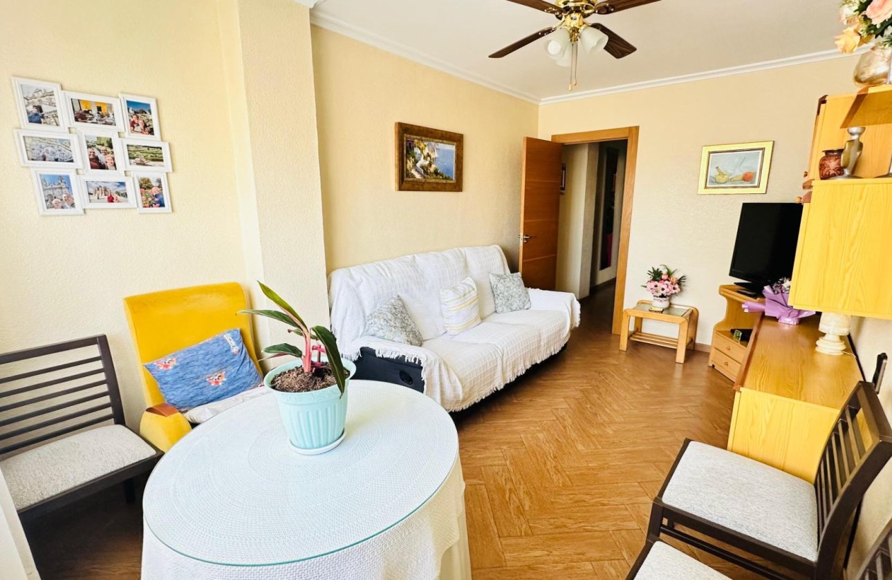 Resale - Apartment -
Torrevieja - Centro