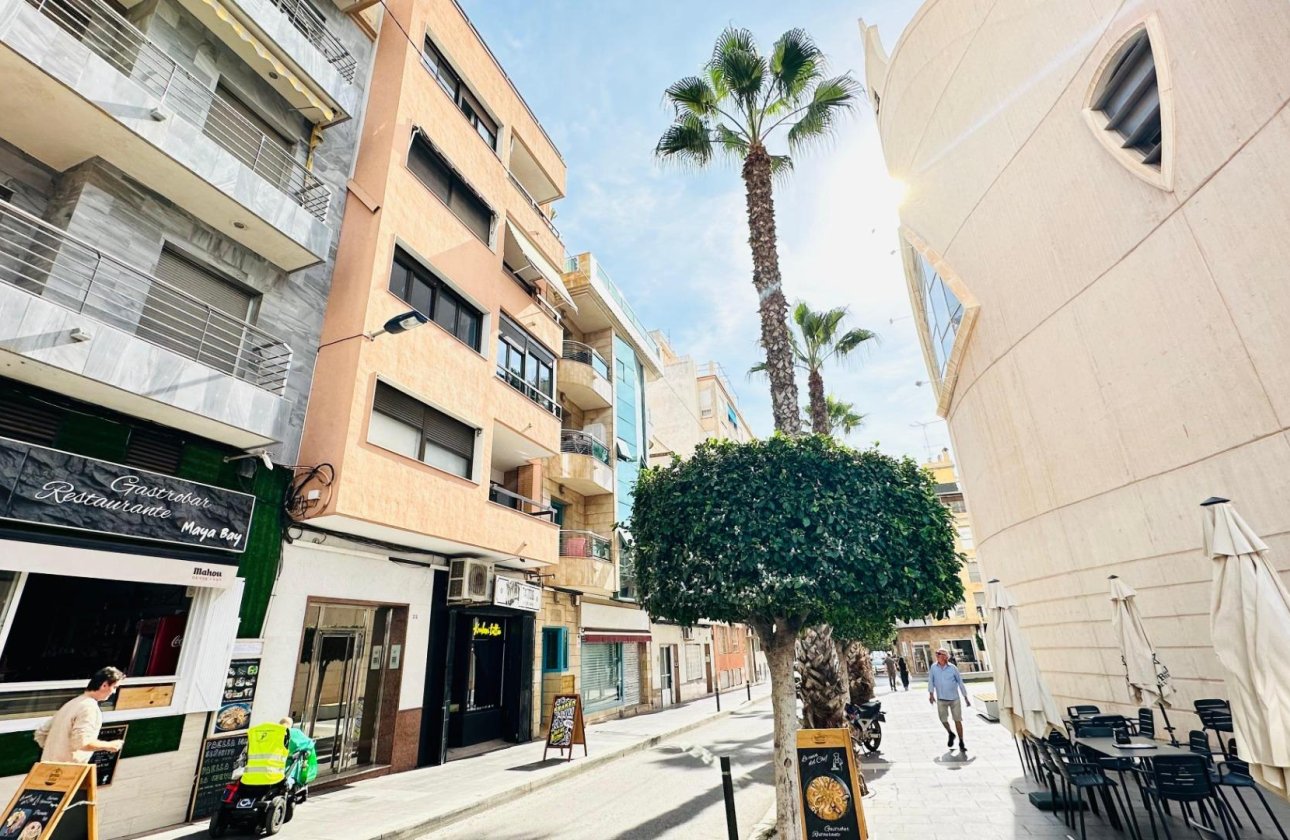 Resale - Apartment -
Torrevieja - Centro