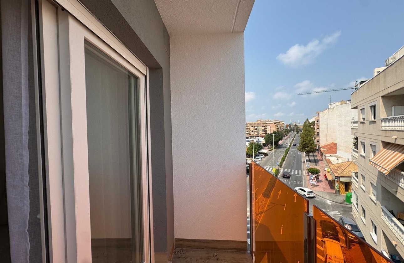 Resale - Apartment -
Torrevieja - Centro