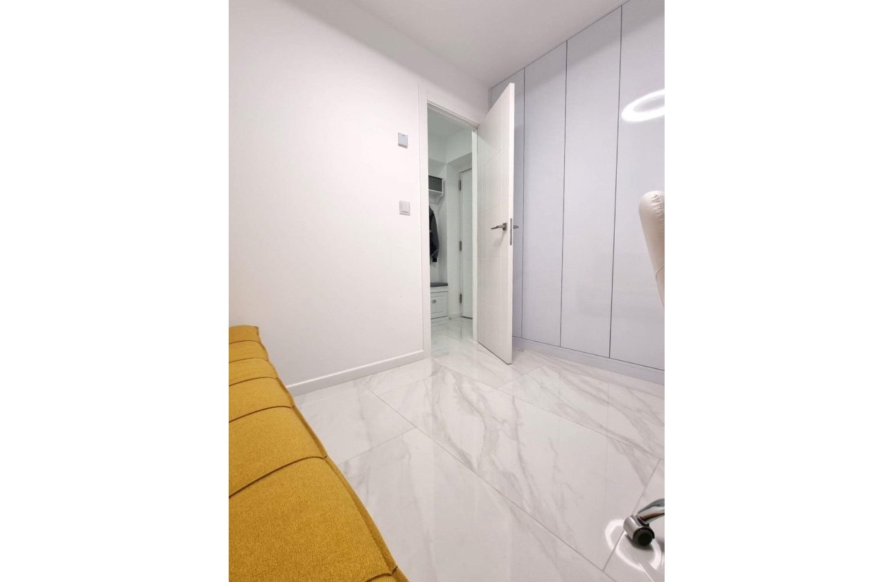 Resale - Apartment -
Torrevieja - Centro