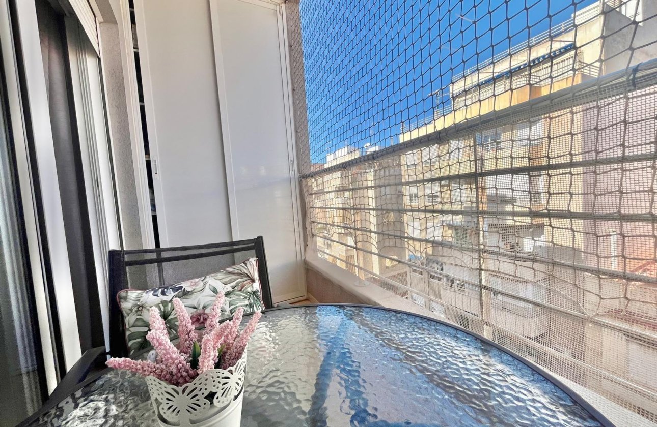 Resale - Apartment -
Torrevieja - Centro