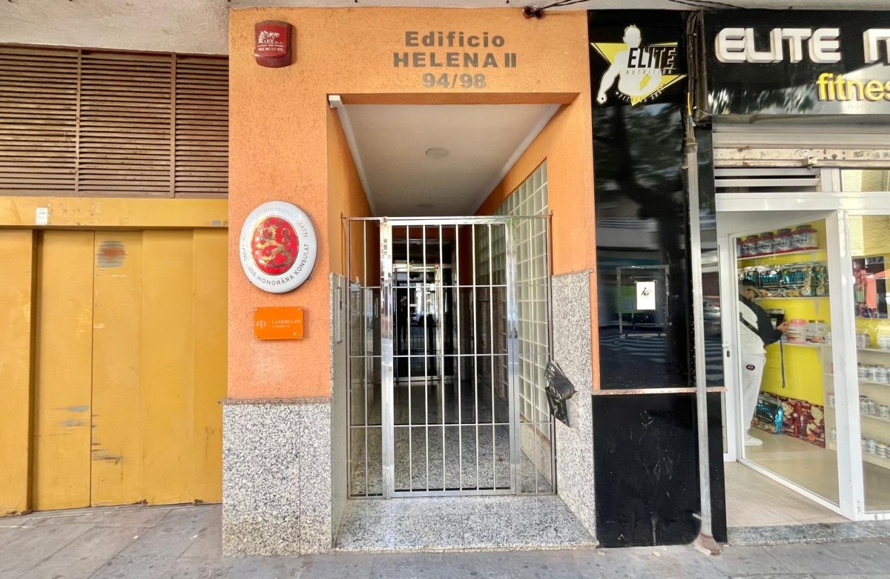 Resale - Apartment -
Torrevieja - Centro