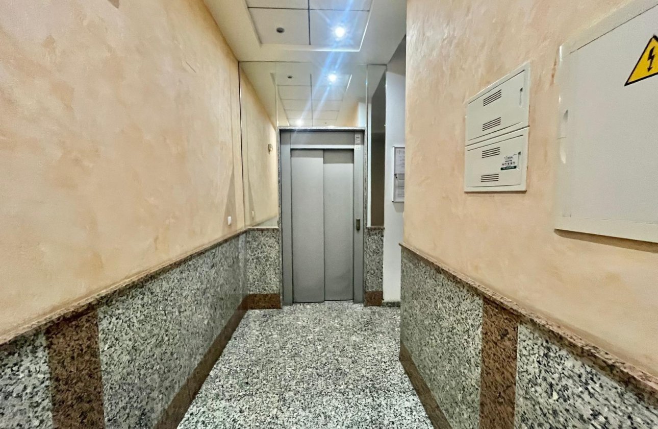 Resale - Apartment -
Torrevieja - Centro