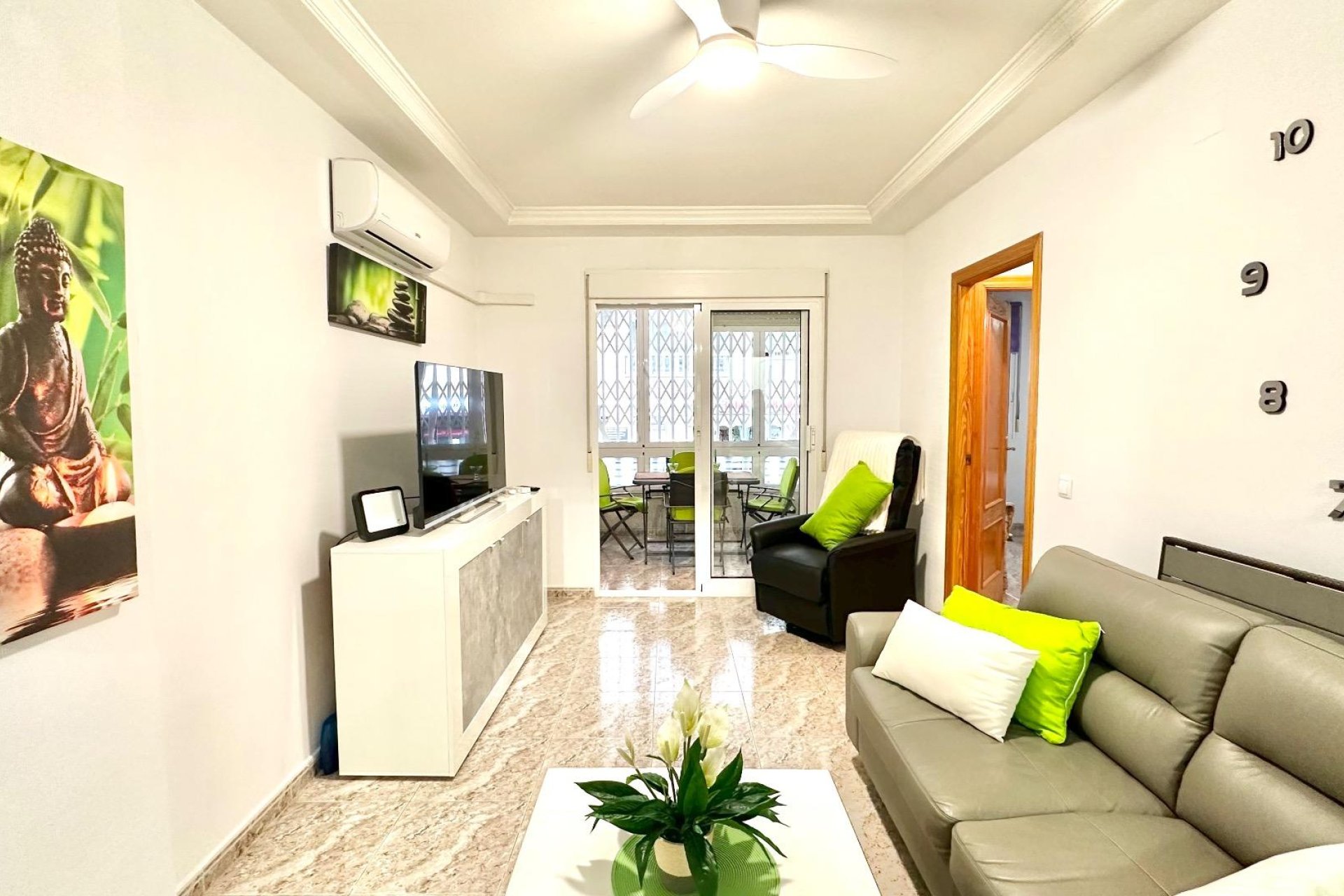 Resale - Apartment -
Torrevieja - Centro