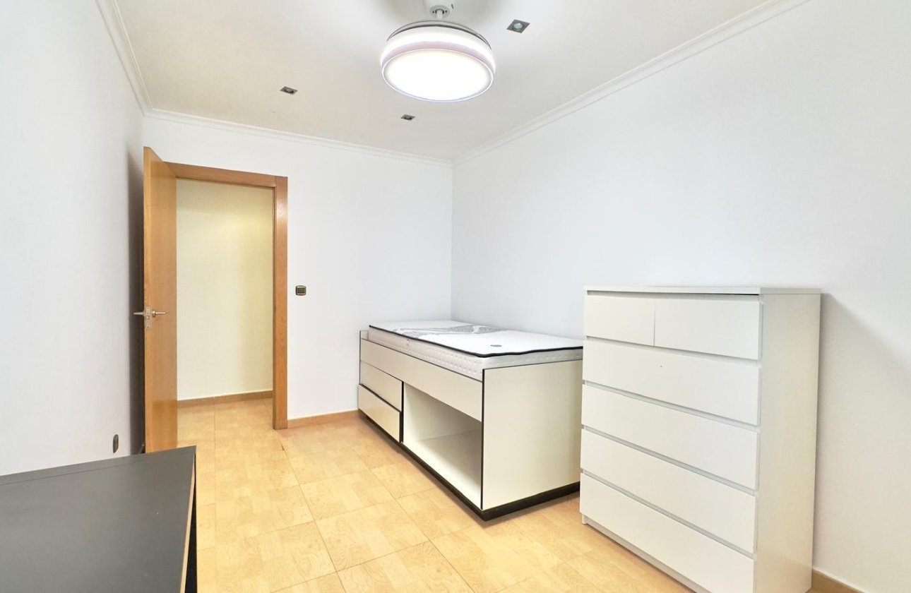 Resale - Apartment -
Torrevieja - Centro
