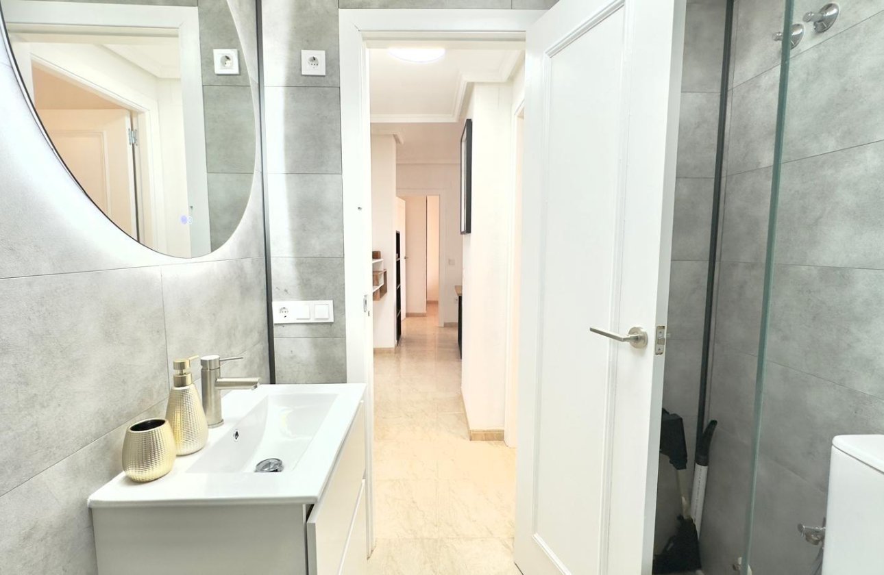 Resale - Apartment -
Torrevieja - Centro