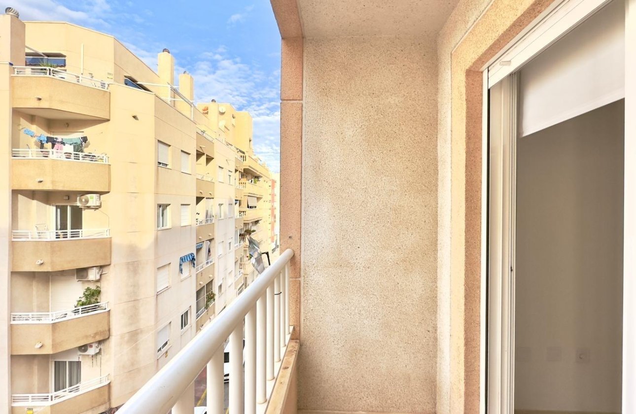 Resale - Apartment -
Torrevieja - Centro