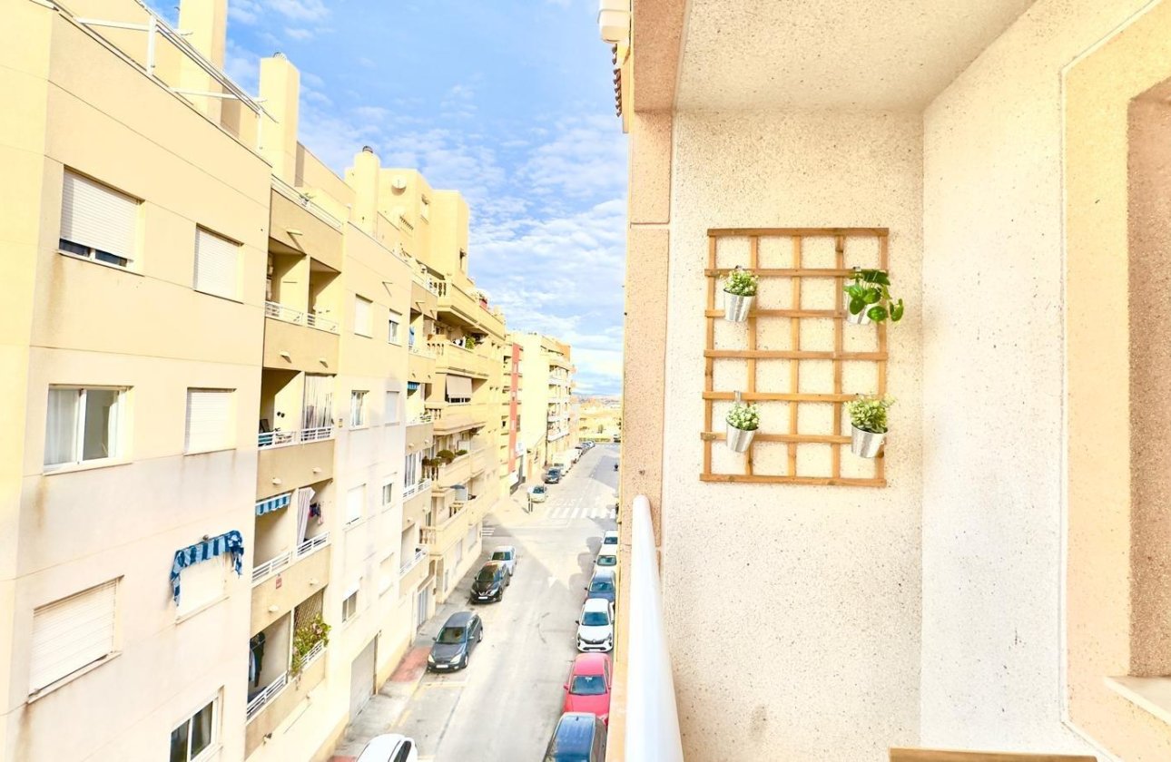 Resale - Apartment -
Torrevieja - Centro