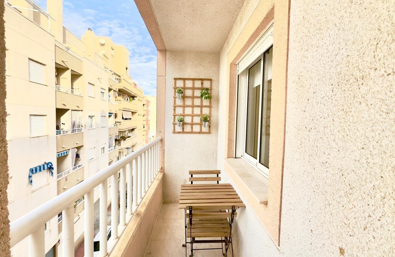 Resale - Apartment -
Torrevieja - Centro