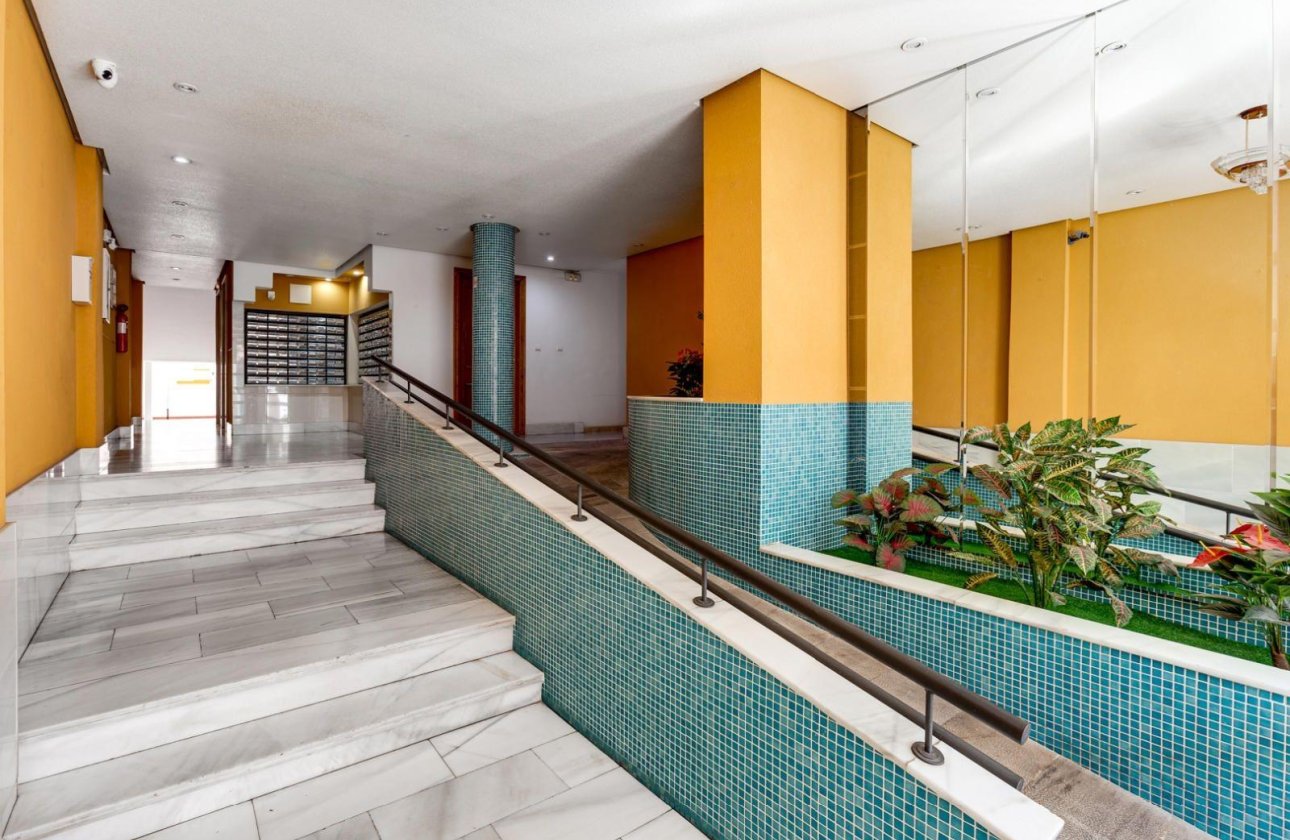 Resale - Apartment -
Torrevieja - Centro