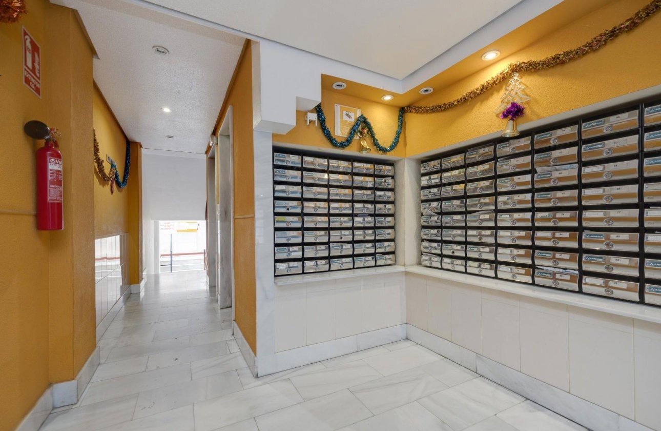 Resale - Apartment -
Torrevieja - Centro