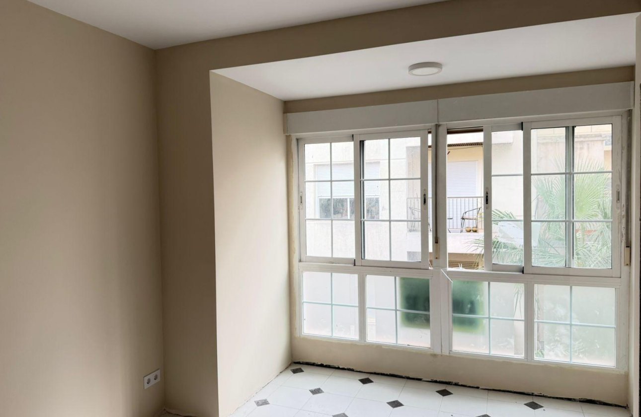 Resale - Apartment -
Torrevieja - Centro