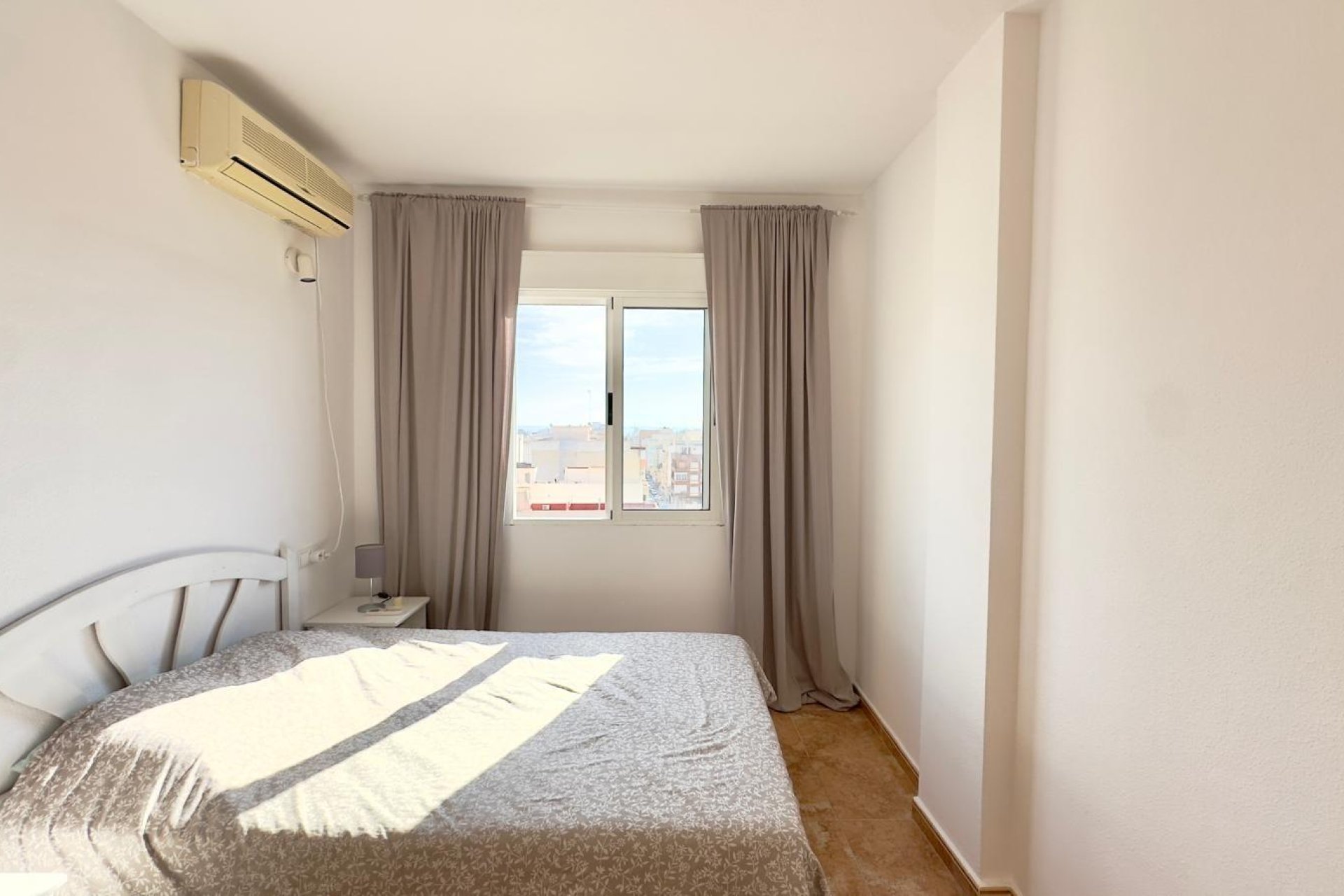 Resale - Apartment -
Torrevieja - Centro