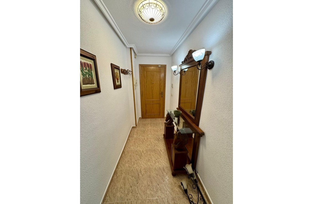 Resale - Apartment -
Torrevieja - Centro