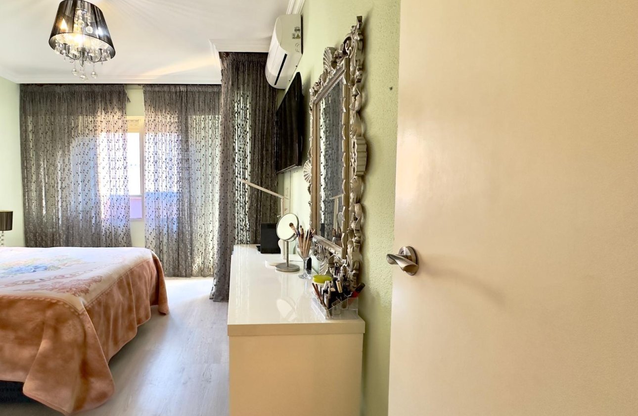 Resale - Apartment -
Torrevieja - Centro