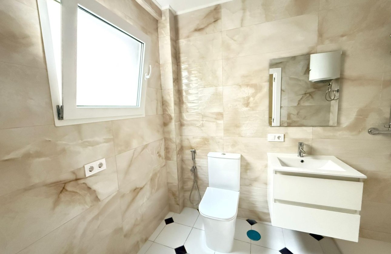 Resale - Apartment -
Torrevieja - Centro