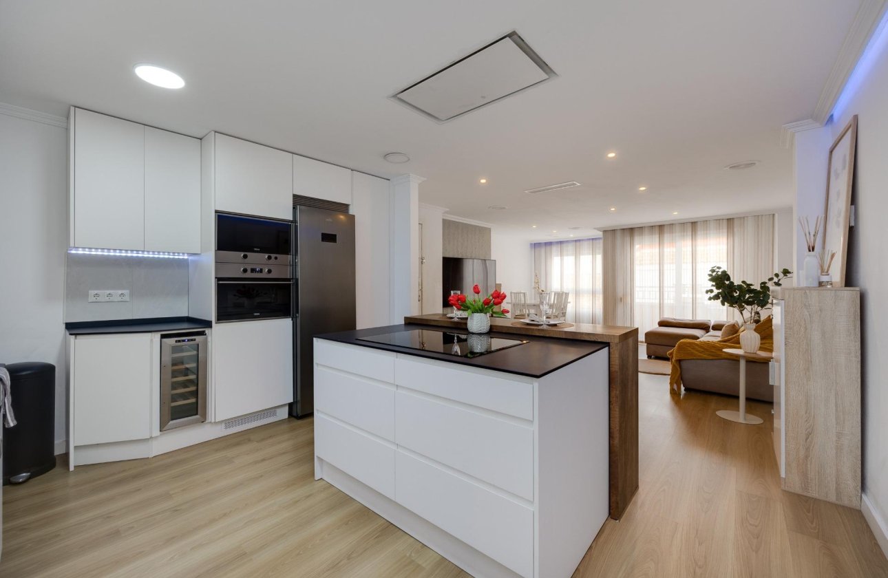 Resale - Apartment -
Torrevieja - Centro