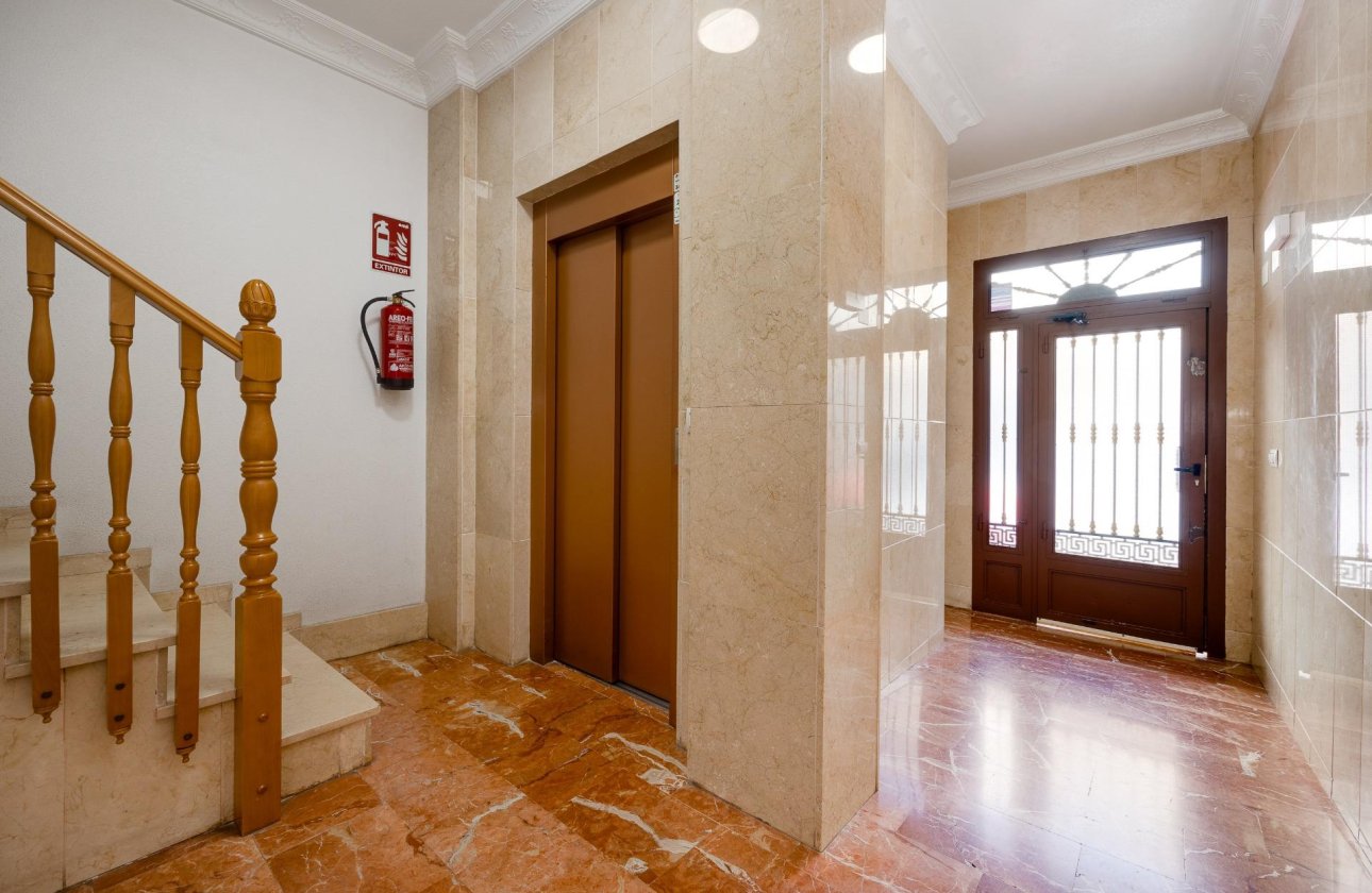 Resale - Apartment -
Torrevieja - Centro