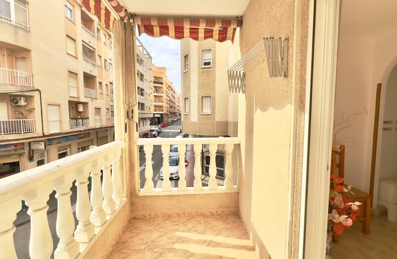 Resale - Apartment -
Torrevieja - Centro