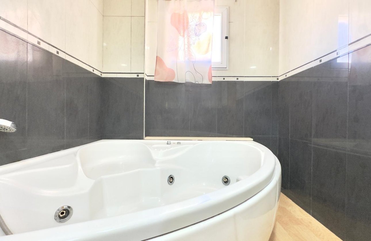 Resale - Apartment -
Torrevieja - Centro