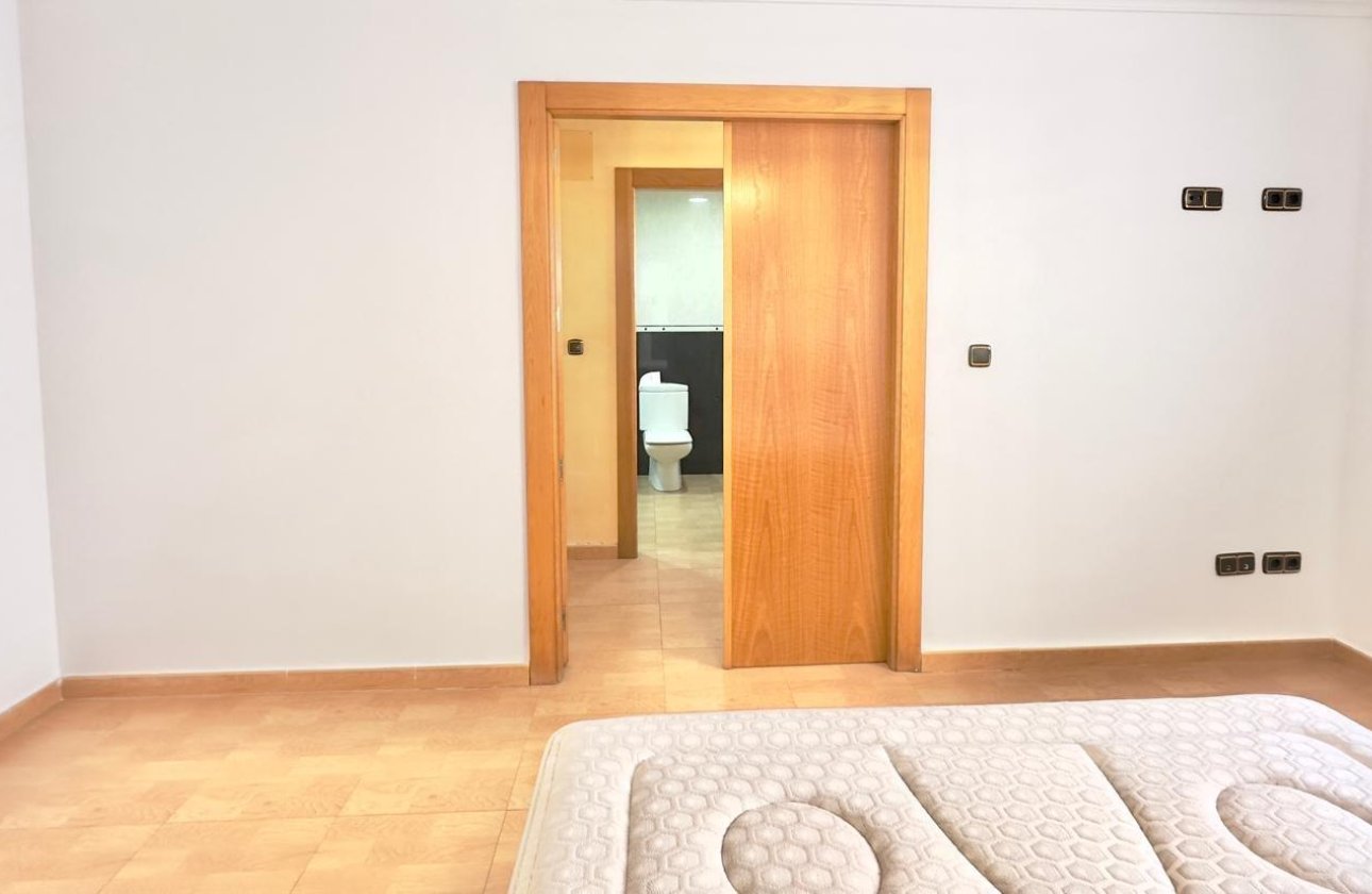 Resale - Apartment -
Torrevieja - Centro