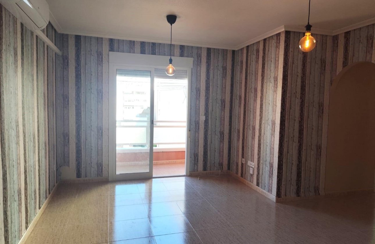 Resale - Apartment -
Torrevieja - Centro