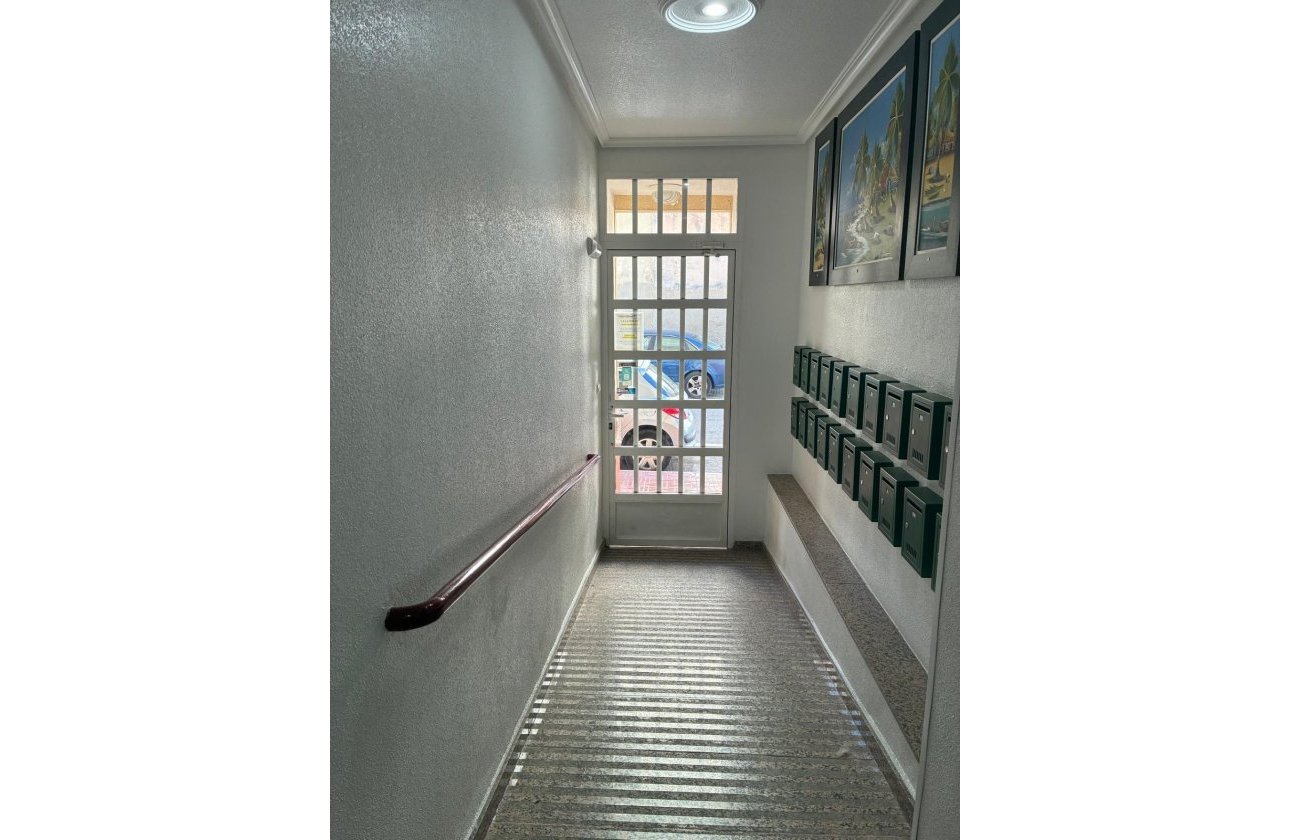 Resale - Apartment -
Torrevieja - Centro
