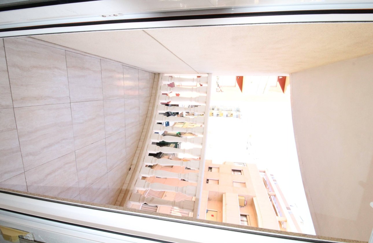 Resale - Apartment -
Torrevieja - Centro