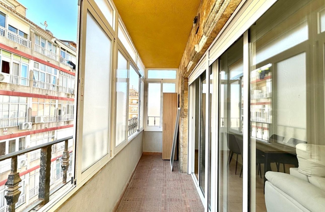 Resale - Apartment -
Torrevieja - Centro