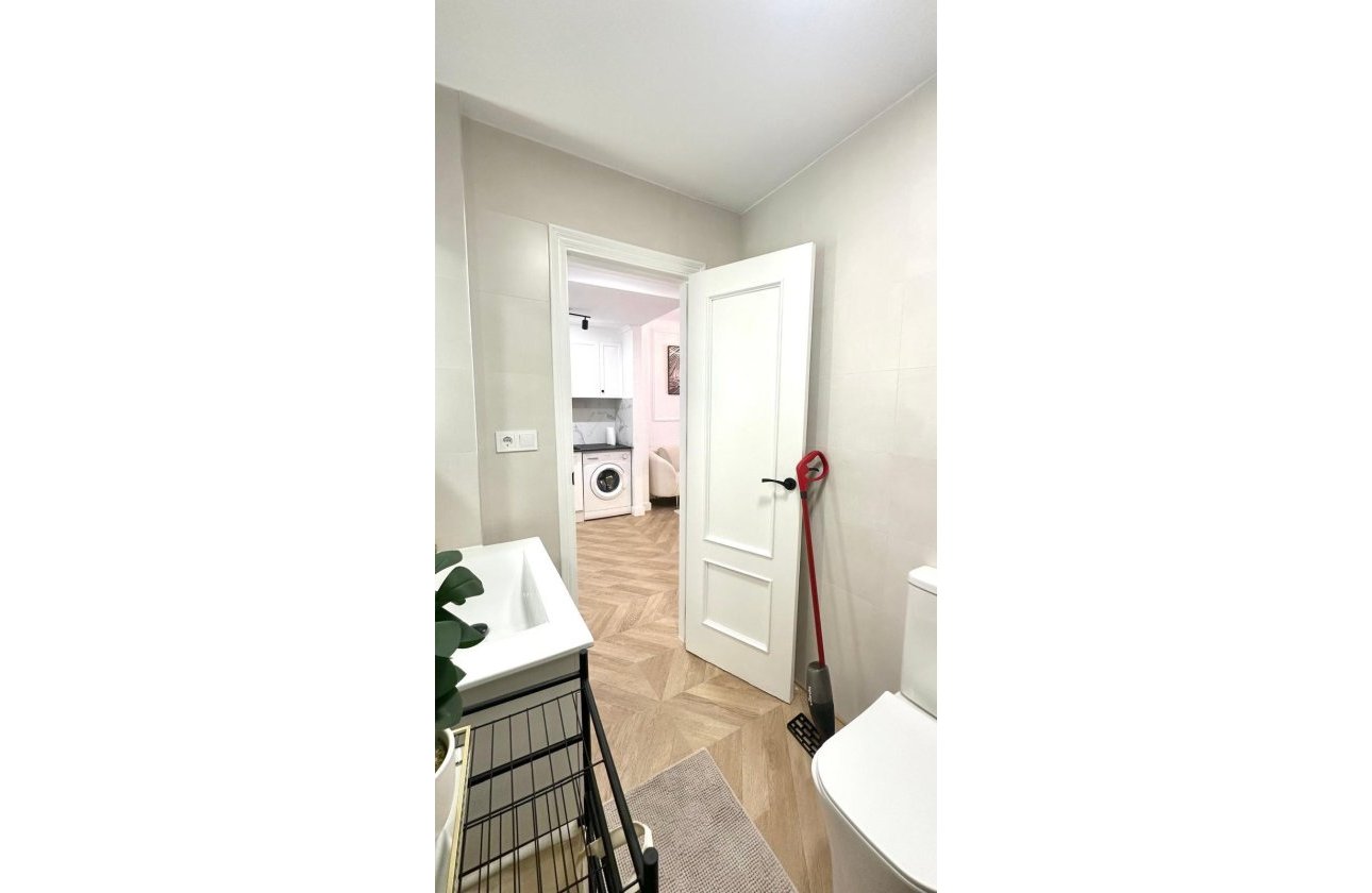 Resale - Apartment -
Torrevieja - Centro