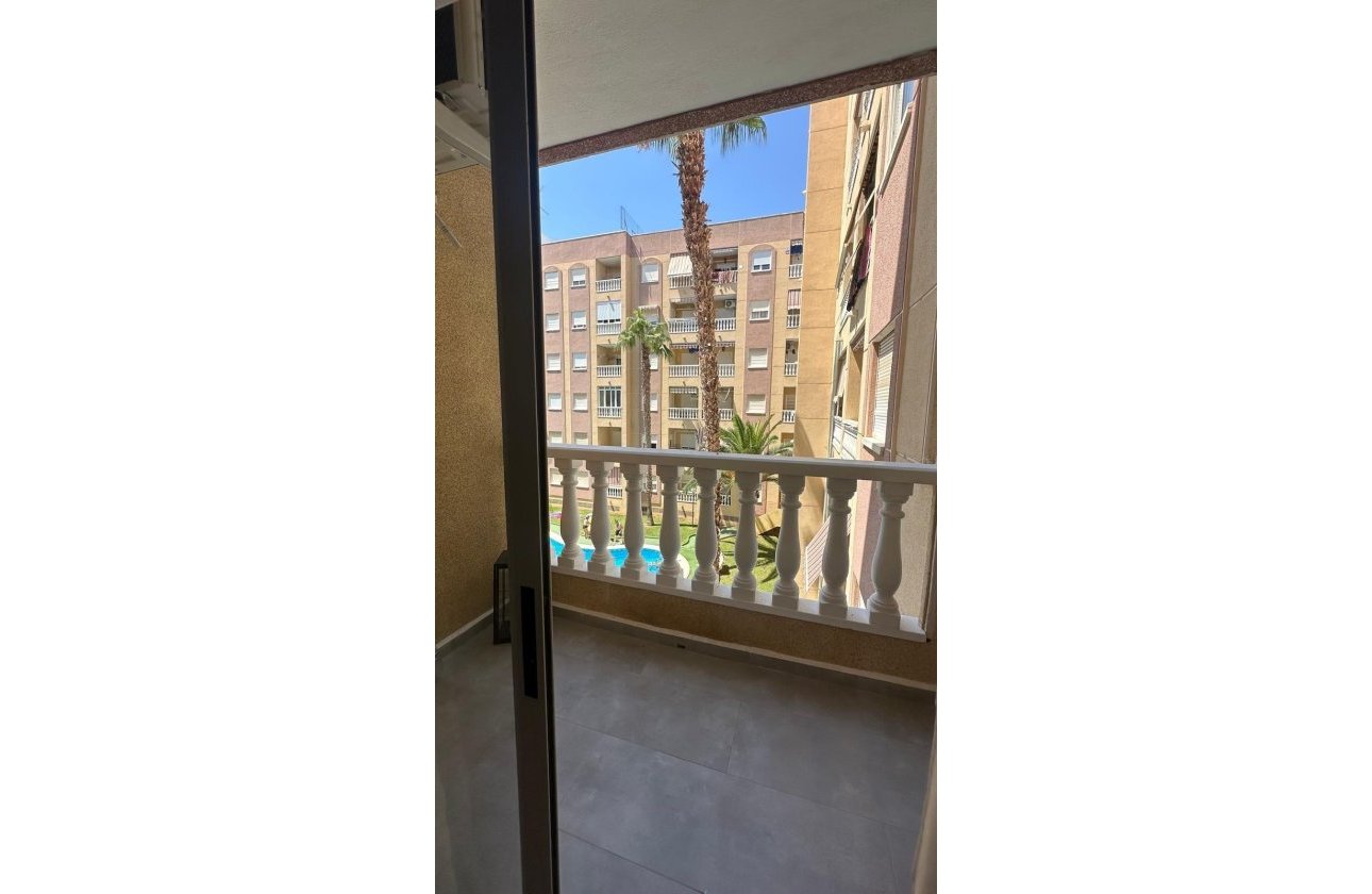 Resale - Apartment -
Torrevieja - Centro