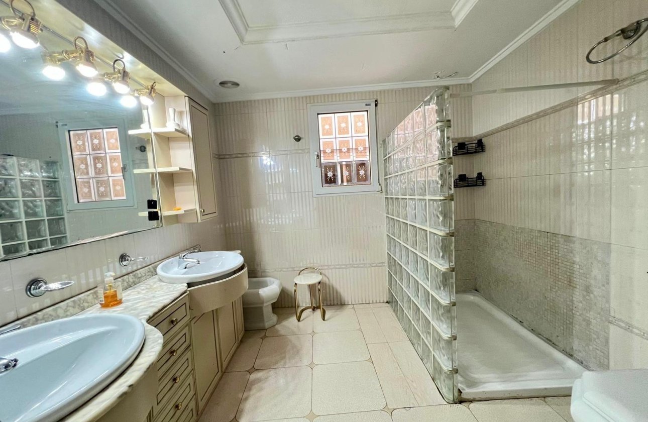 Resale - Apartment -
Torrevieja - Centro