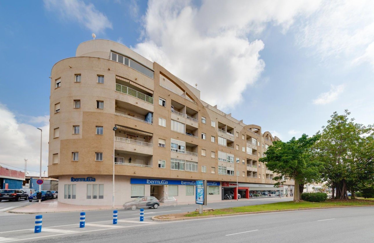 Resale - Apartment -
Torrevieja - Centro