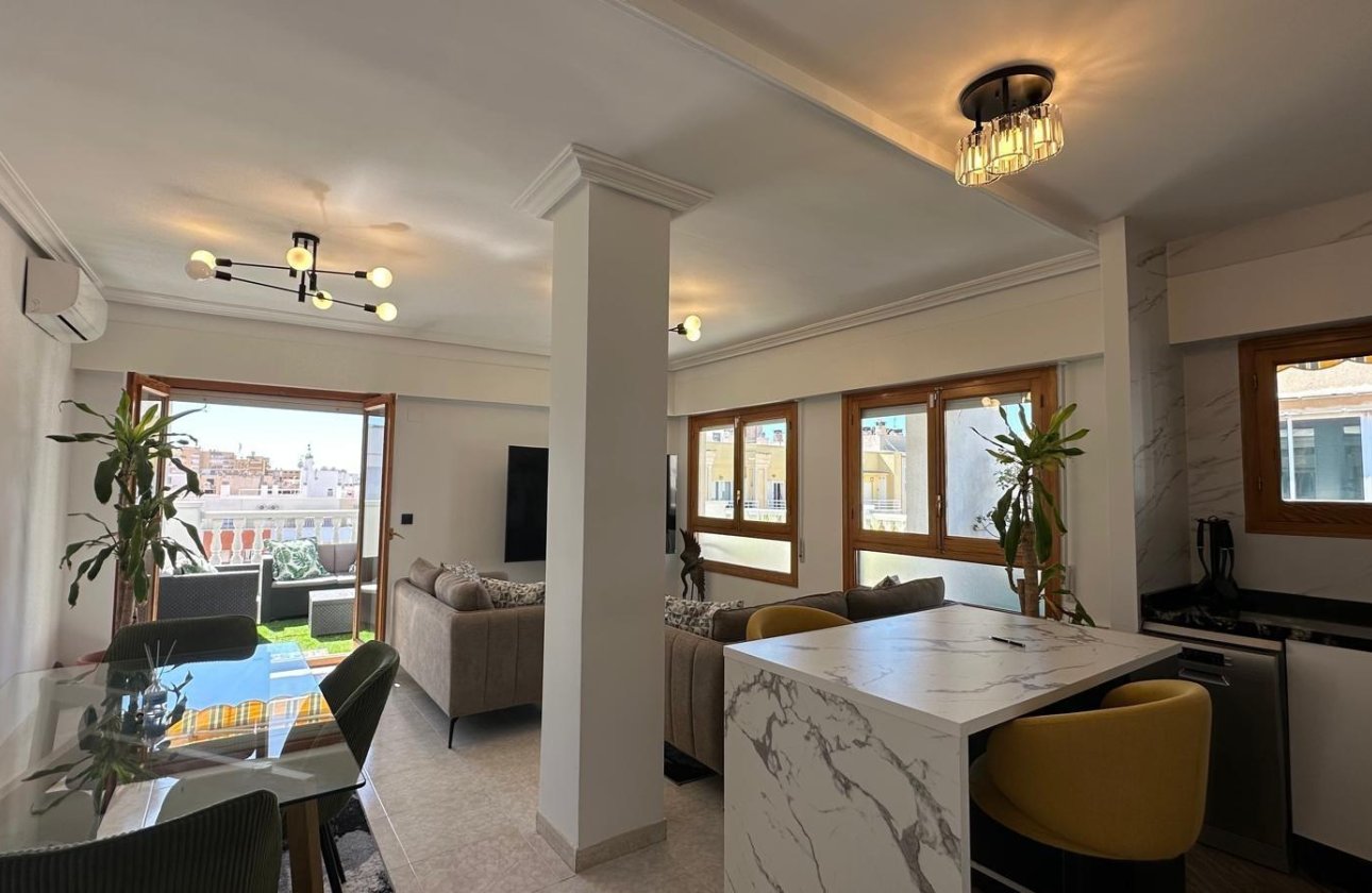 Resale - Apartment -
Torrevieja - Centro