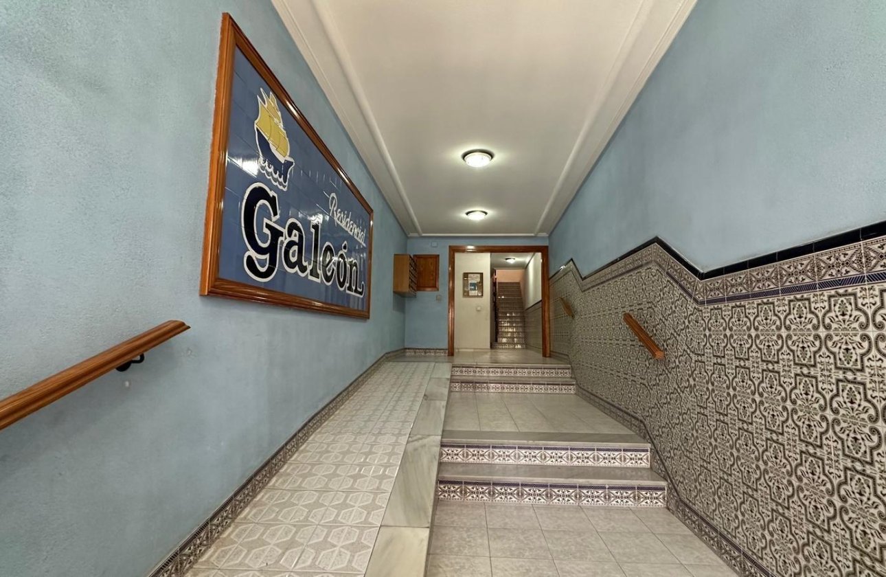 Resale - Apartment -
Torrevieja - Centro