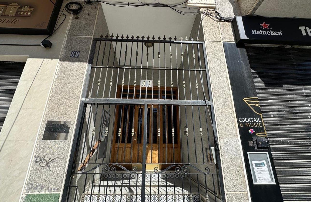 Resale - Apartment -
Torrevieja - Centro