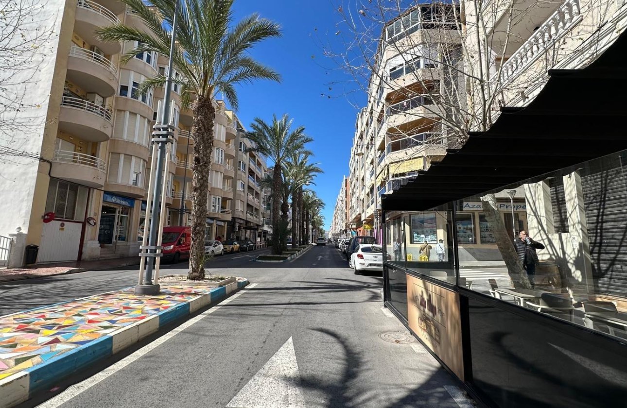 Resale - Apartment -
Torrevieja - Centro