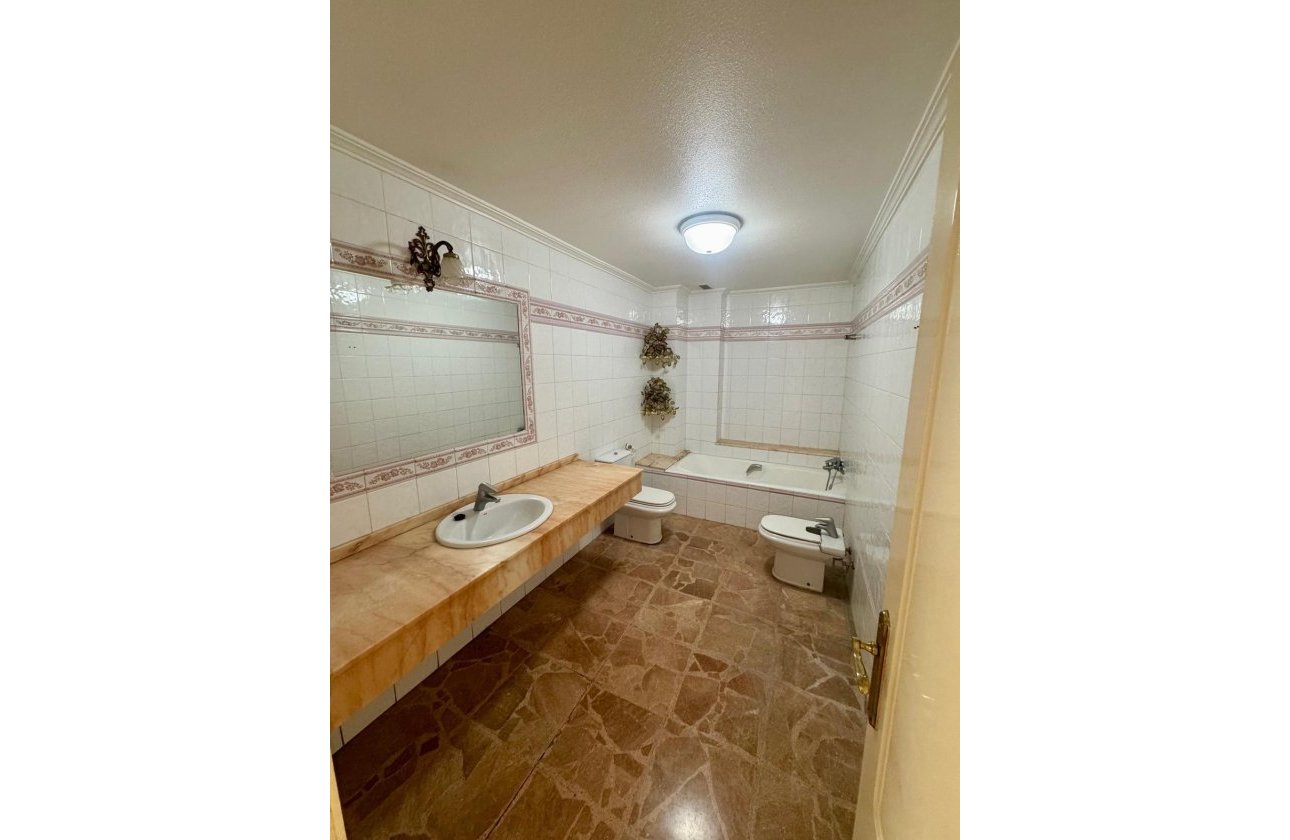 Resale - Apartment -
Torrevieja - Centro