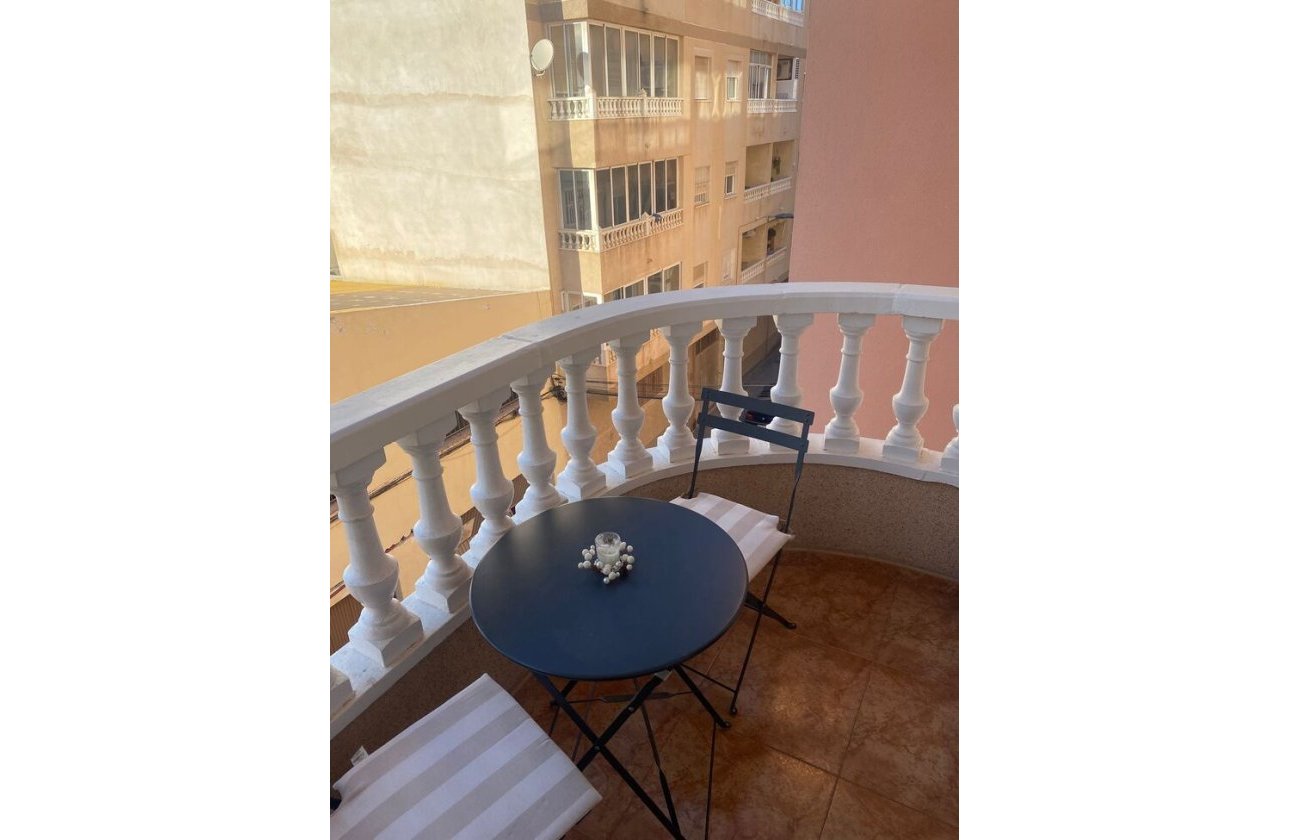 Resale - Apartment -
Torrevieja - Centro