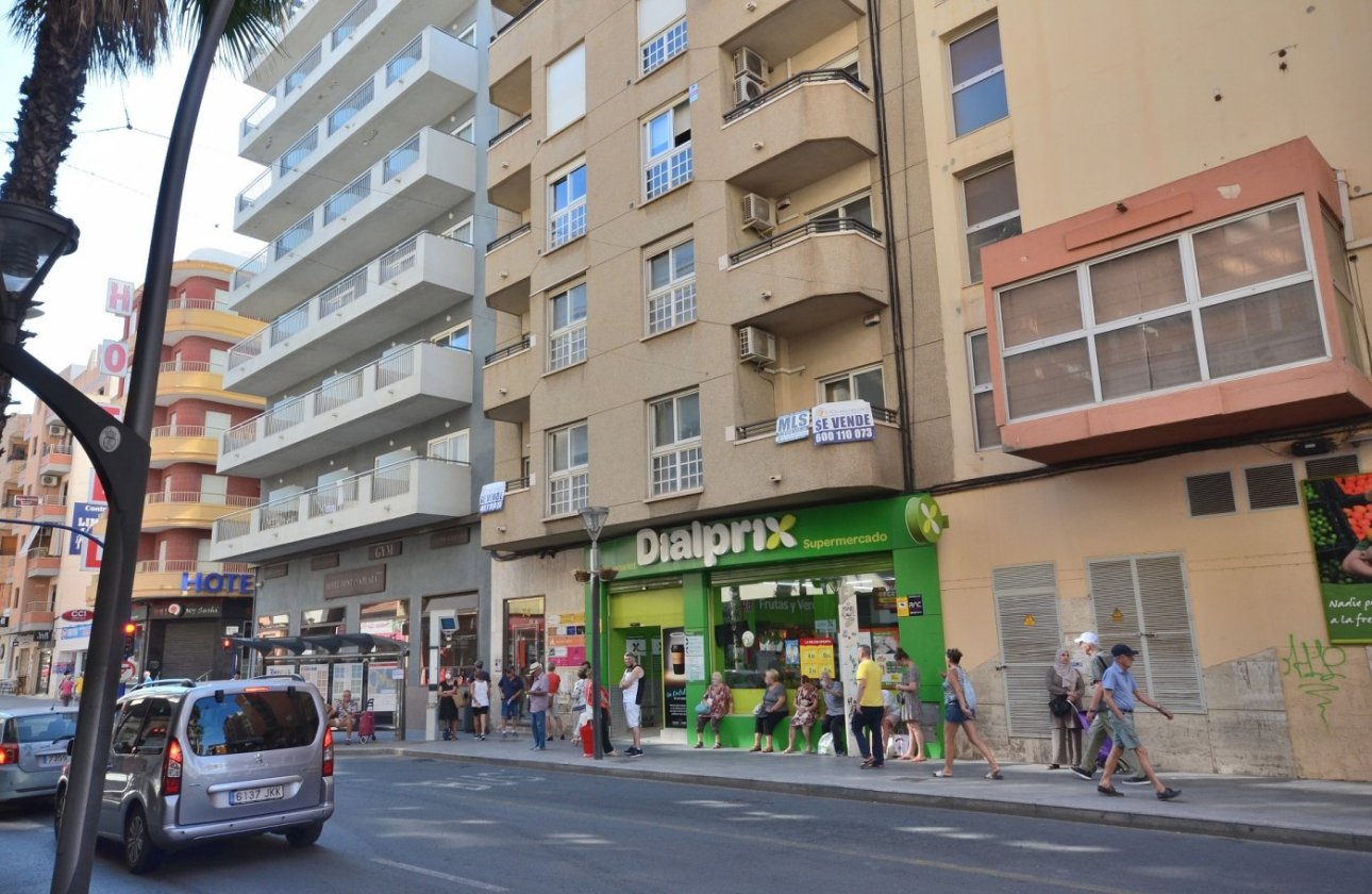 Resale - Apartment -
Torrevieja - Centro