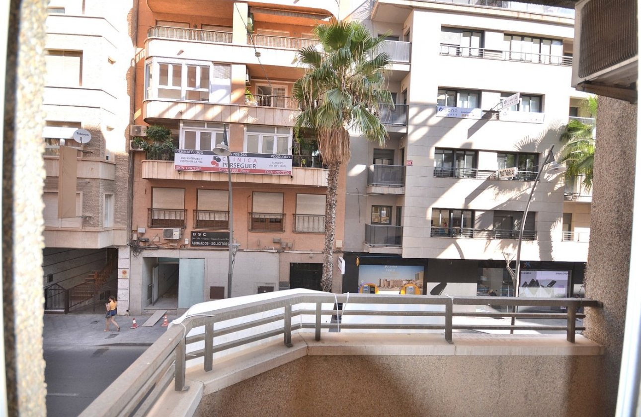 Resale - Apartment -
Torrevieja - Centro
